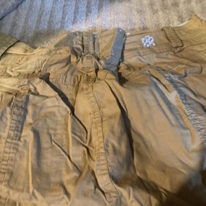 Khaki Scort from Plugg